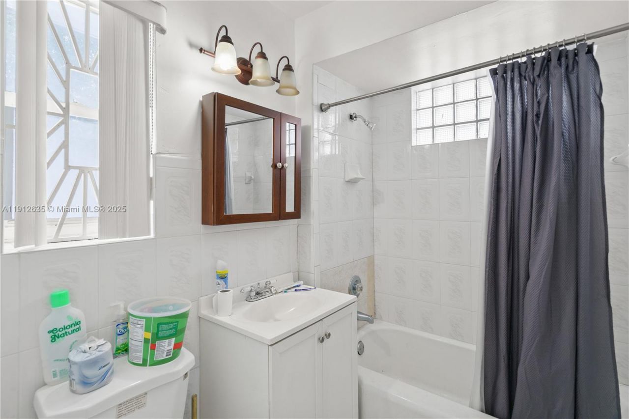 1920 SW 22nd St, Miami, FL 33145 Photo