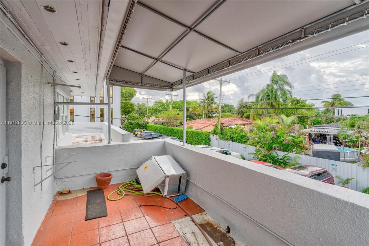 1920 SW 22nd St, Miami, FL 33145 Photo