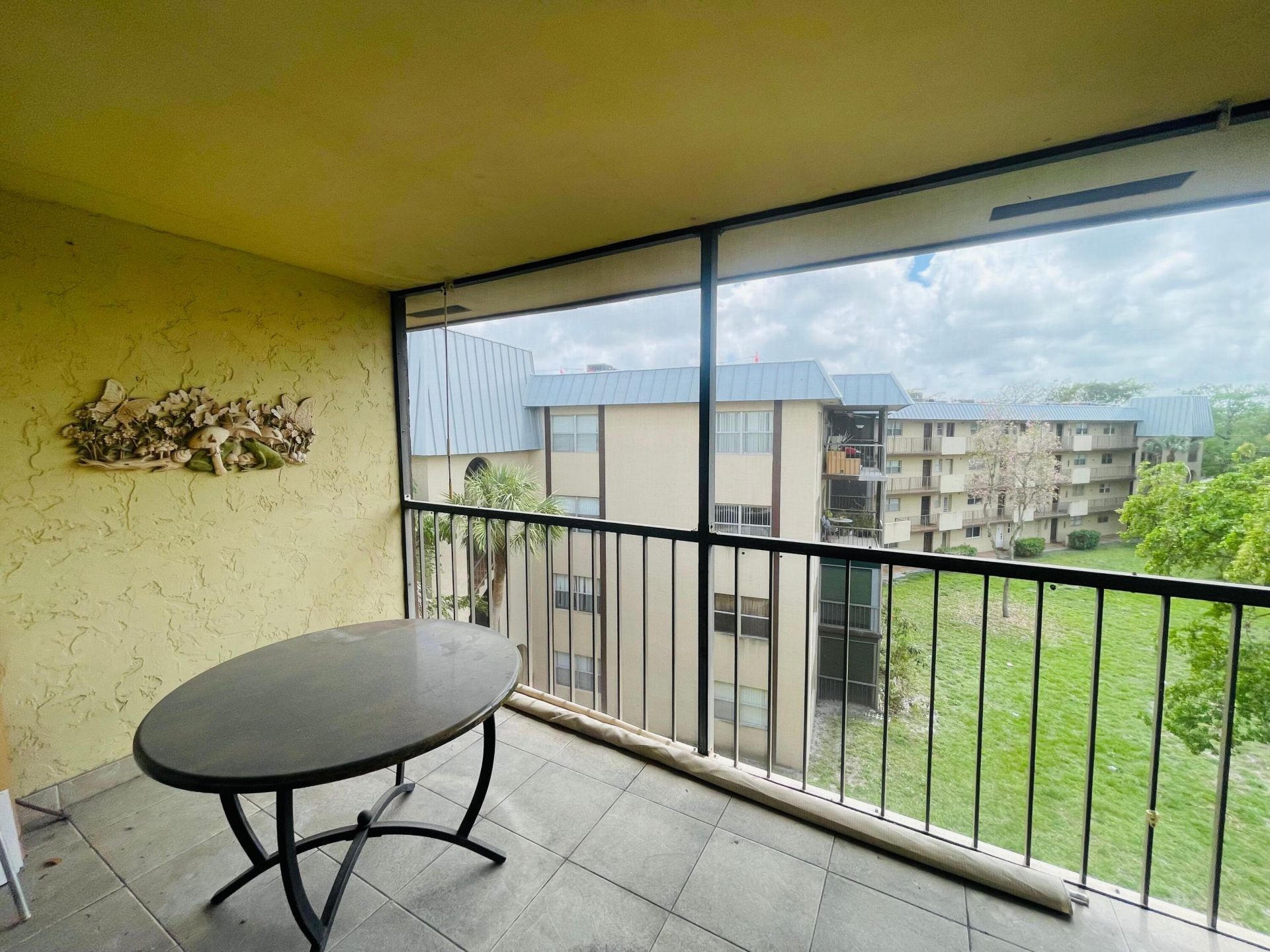 6300 S Falls Cir Drive, Unit 412, Lauderhill, FL 33319 Photo