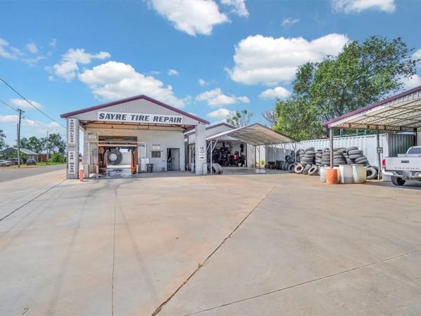 1609 Watts Street, Sayre, OK 73662