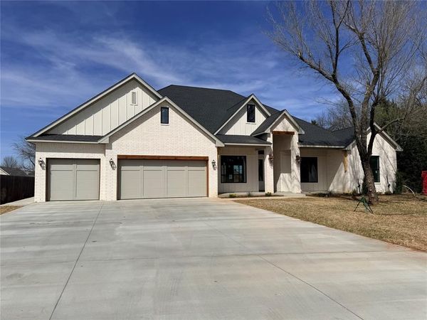 3700 Hunter Glen Drive, Oklahoma City, OK 73179