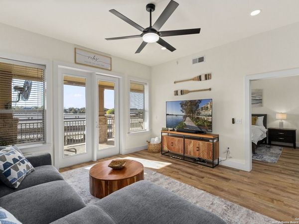 1000 The Cape, Unit 10, Horseshoe Bay, TX 78657