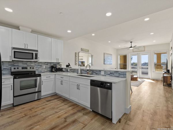 1000 The Cape, Unit 10, Horseshoe Bay, TX 78657
