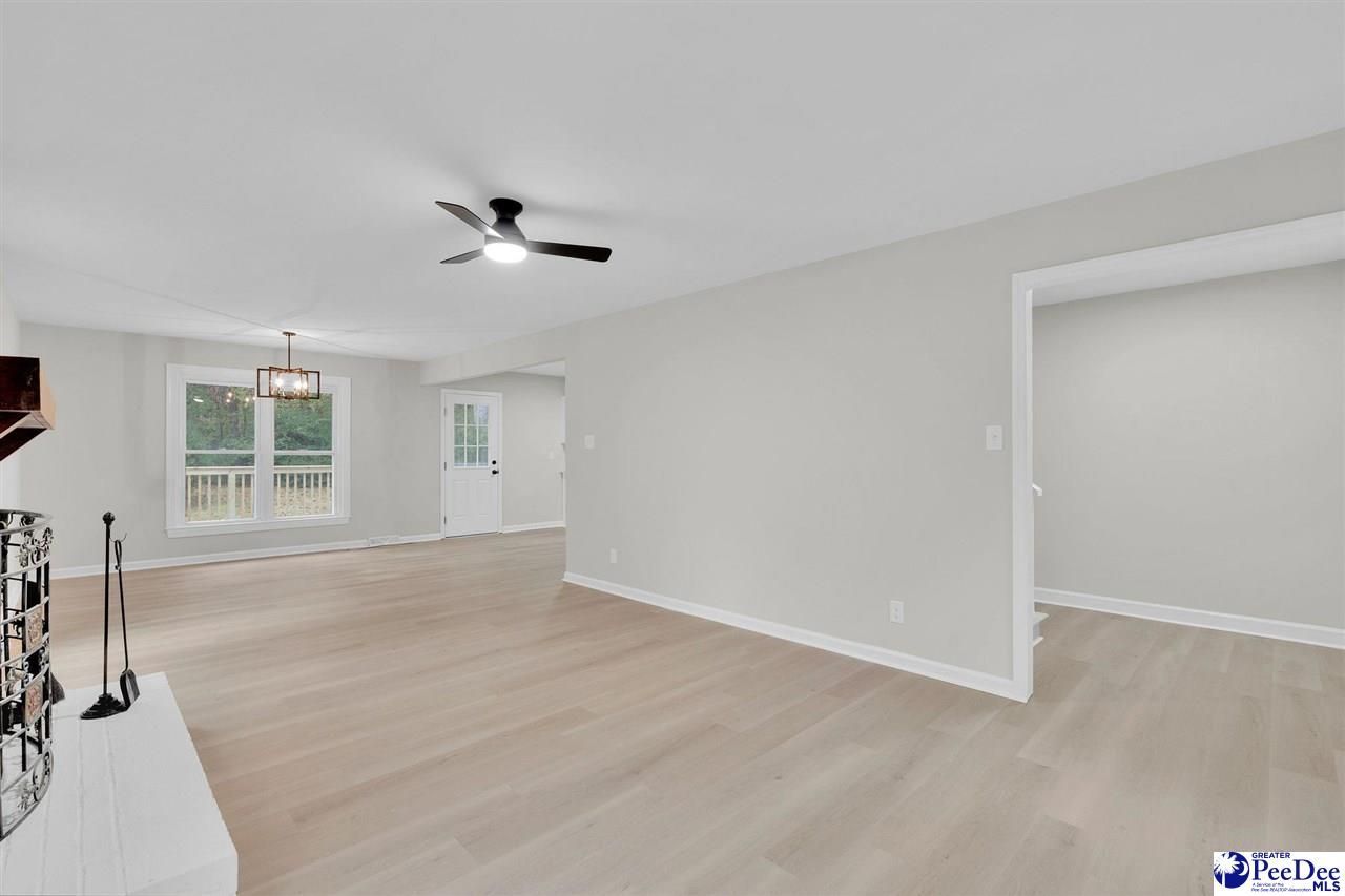 1442 London Drive Photo 4