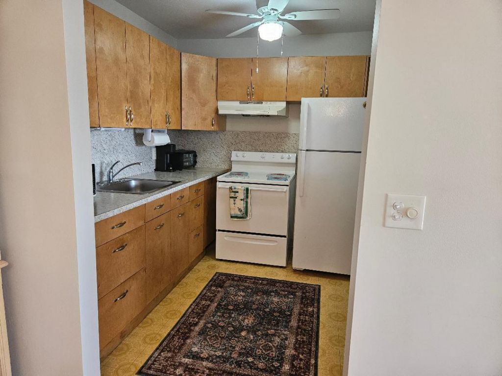 300 Village Green Circle S, Unit 408, Palm Springs, FL 33461 Photo