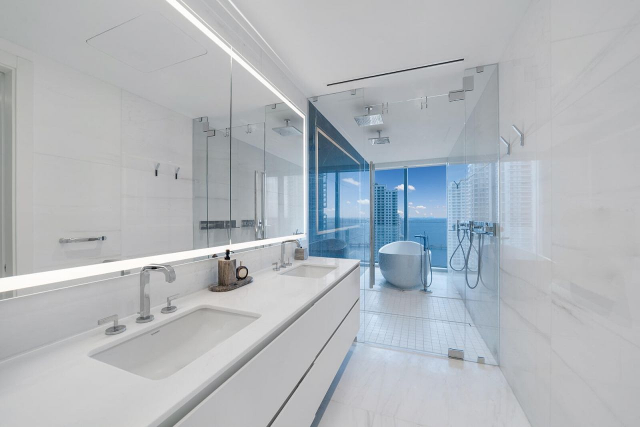 300 Biscayne Boulevard Way, Unit 2004, Miami, FL 33131 Photo