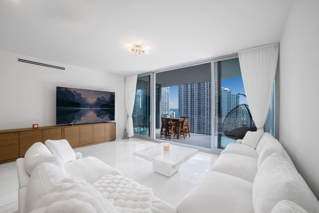 300 Biscayne Boulevard Way, Unit 2004, Miami, FL 33131 Photo