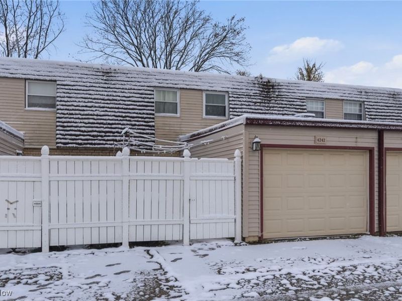 4242 Bennington Boulevard, Brunswick, OH 44212 Photo 2