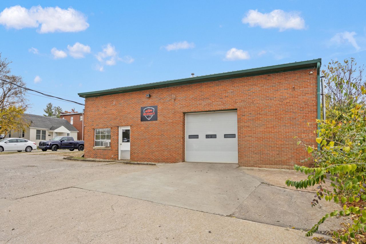 300 W Broadway Street, Winchester, KY 40391 Main Photo