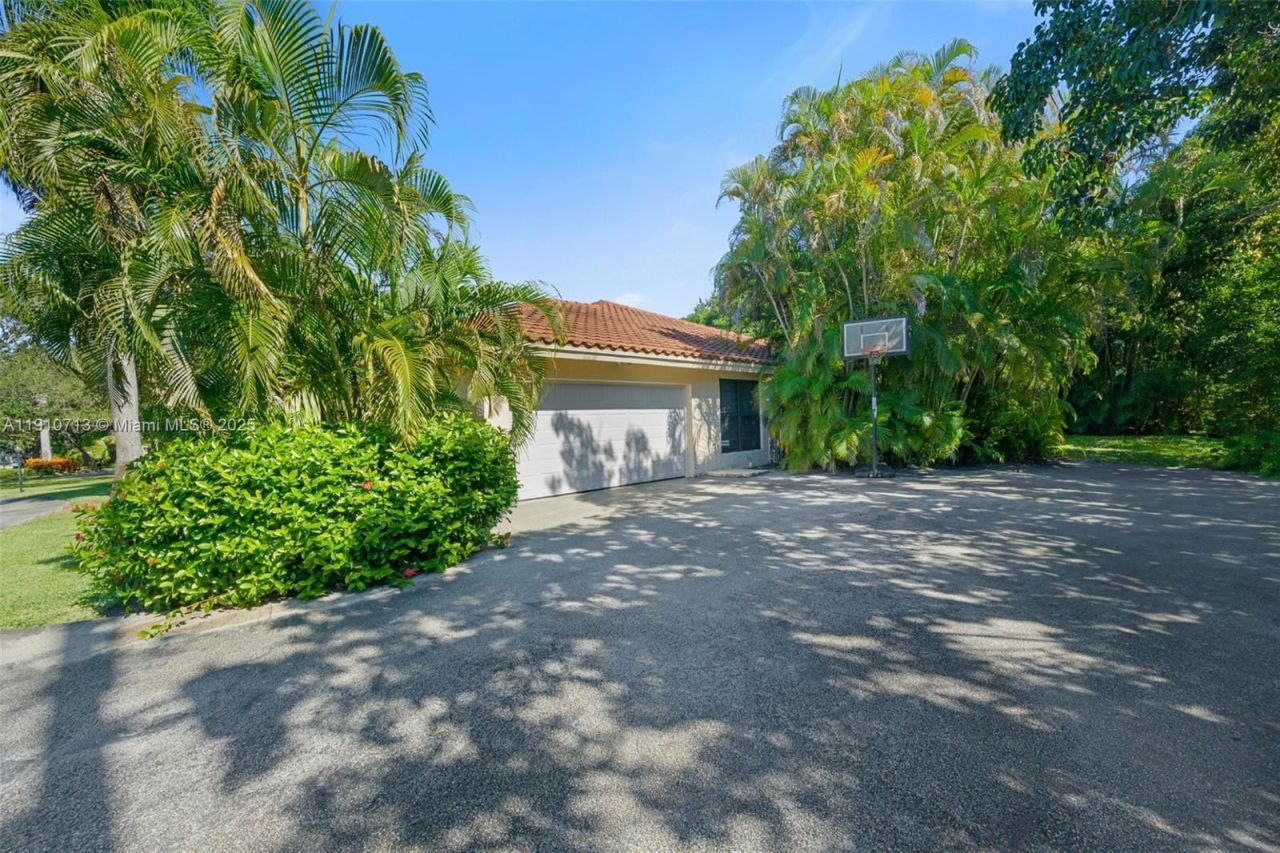 13575 SW 69th Ct, Pinecrest, FL 33156 Photo