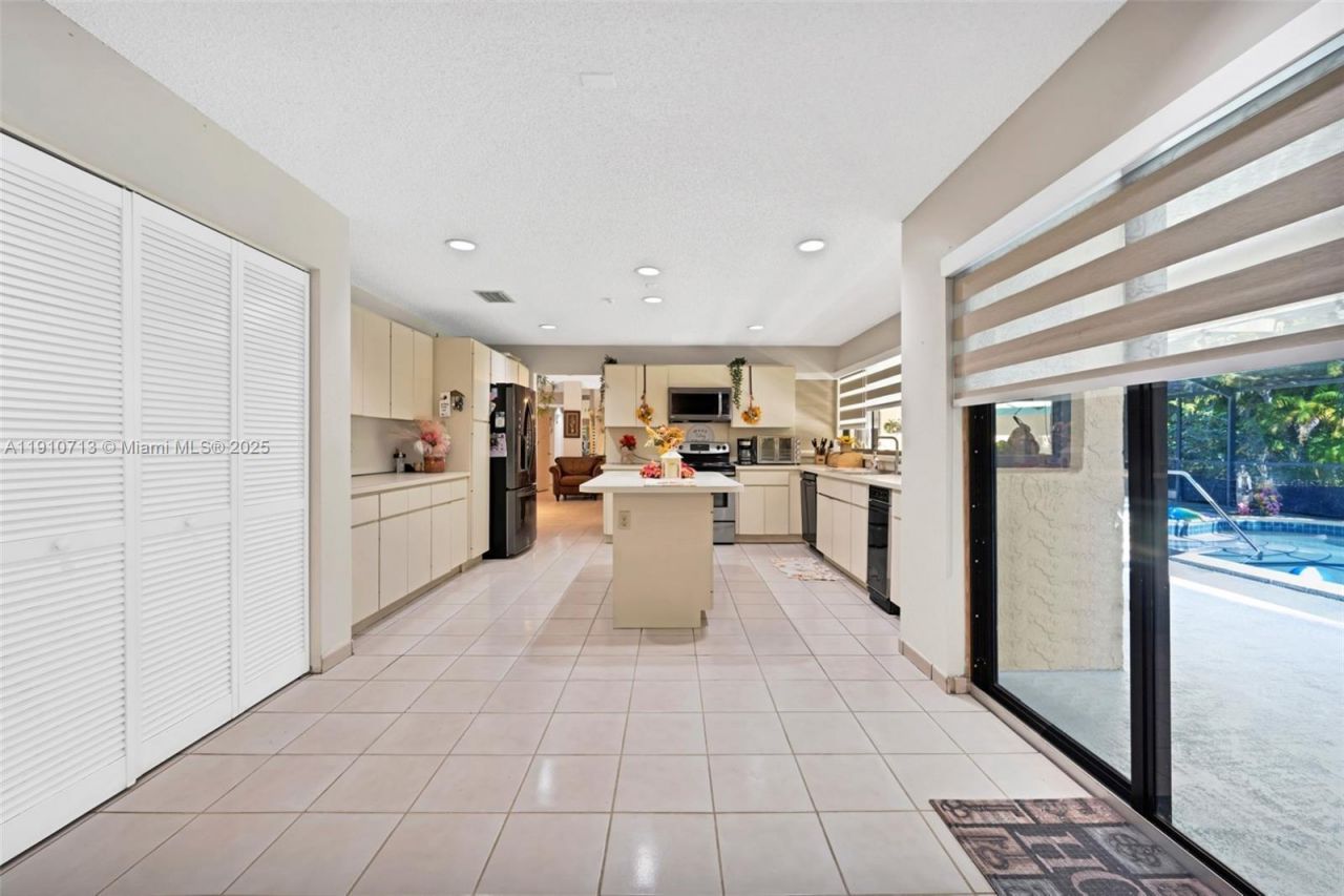 13575 SW 69th Ct, Pinecrest, FL 33156 Photo