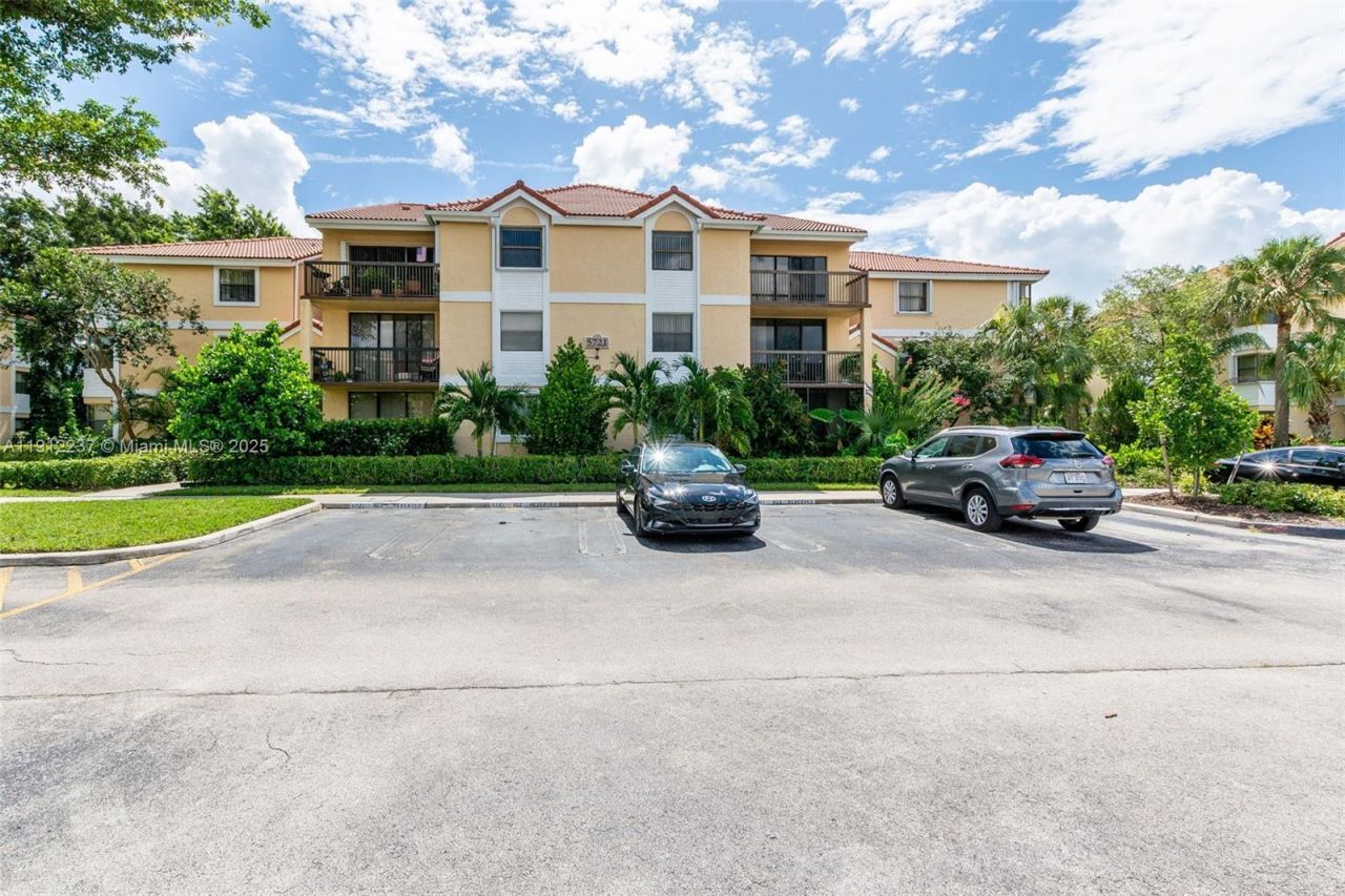 5721 Riverside Dr, Unit 202B5, Coral Springs, FL 33067 Main Photo