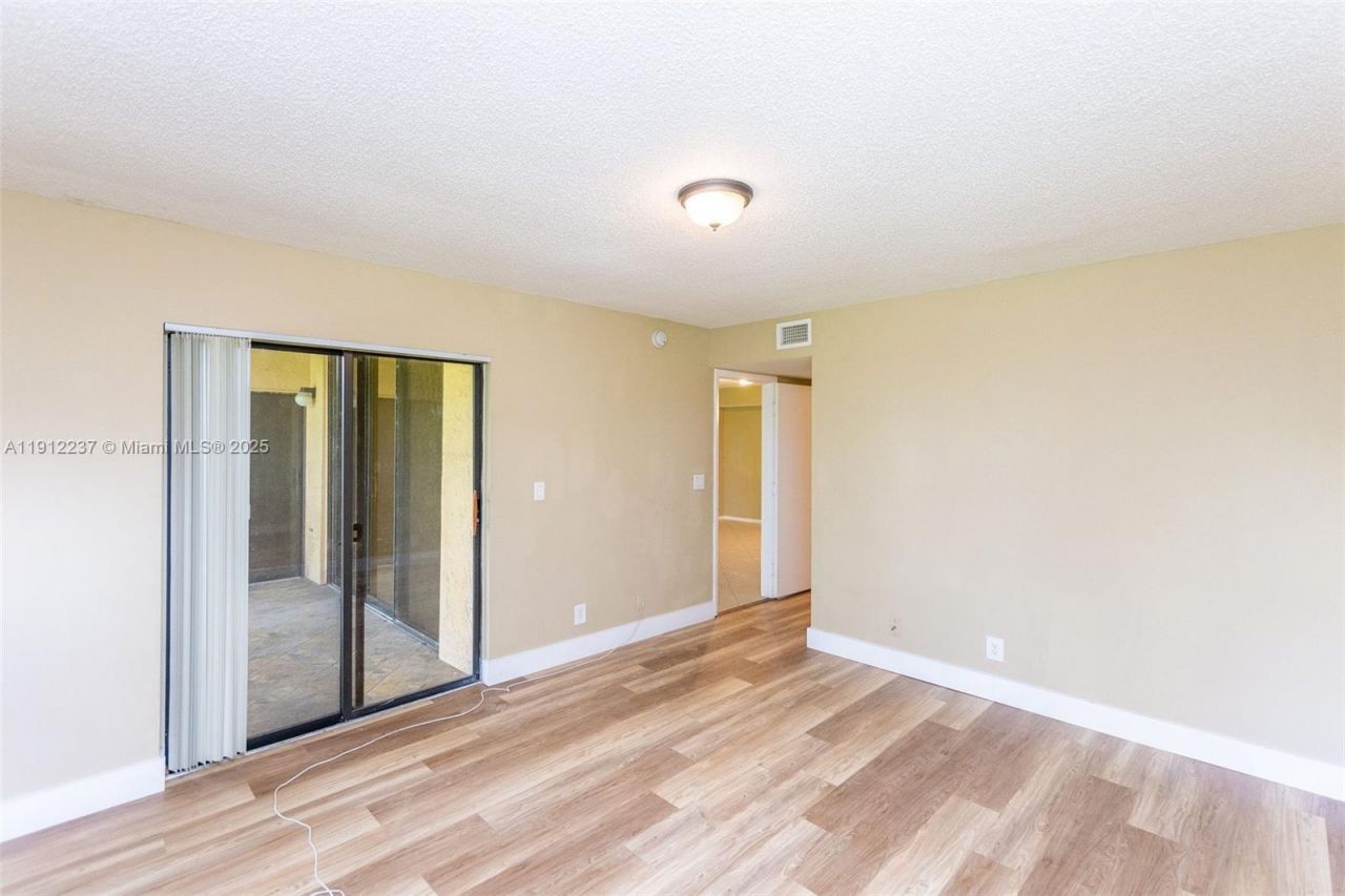 5721 Riverside Dr, Unit 202B5, Coral Springs, FL 33067 Photo