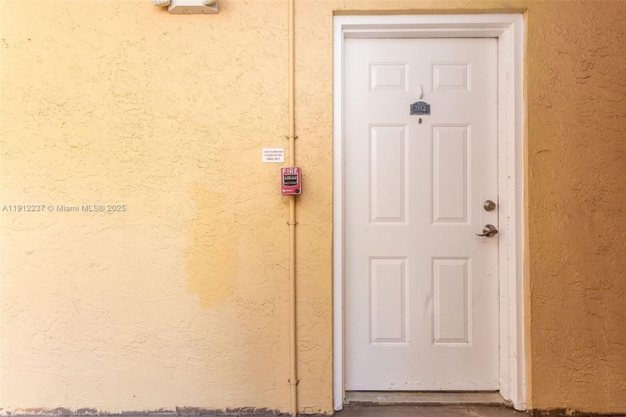 5721 Riverside Dr, Unit 202B5, Coral Springs, FL 33067 Photo