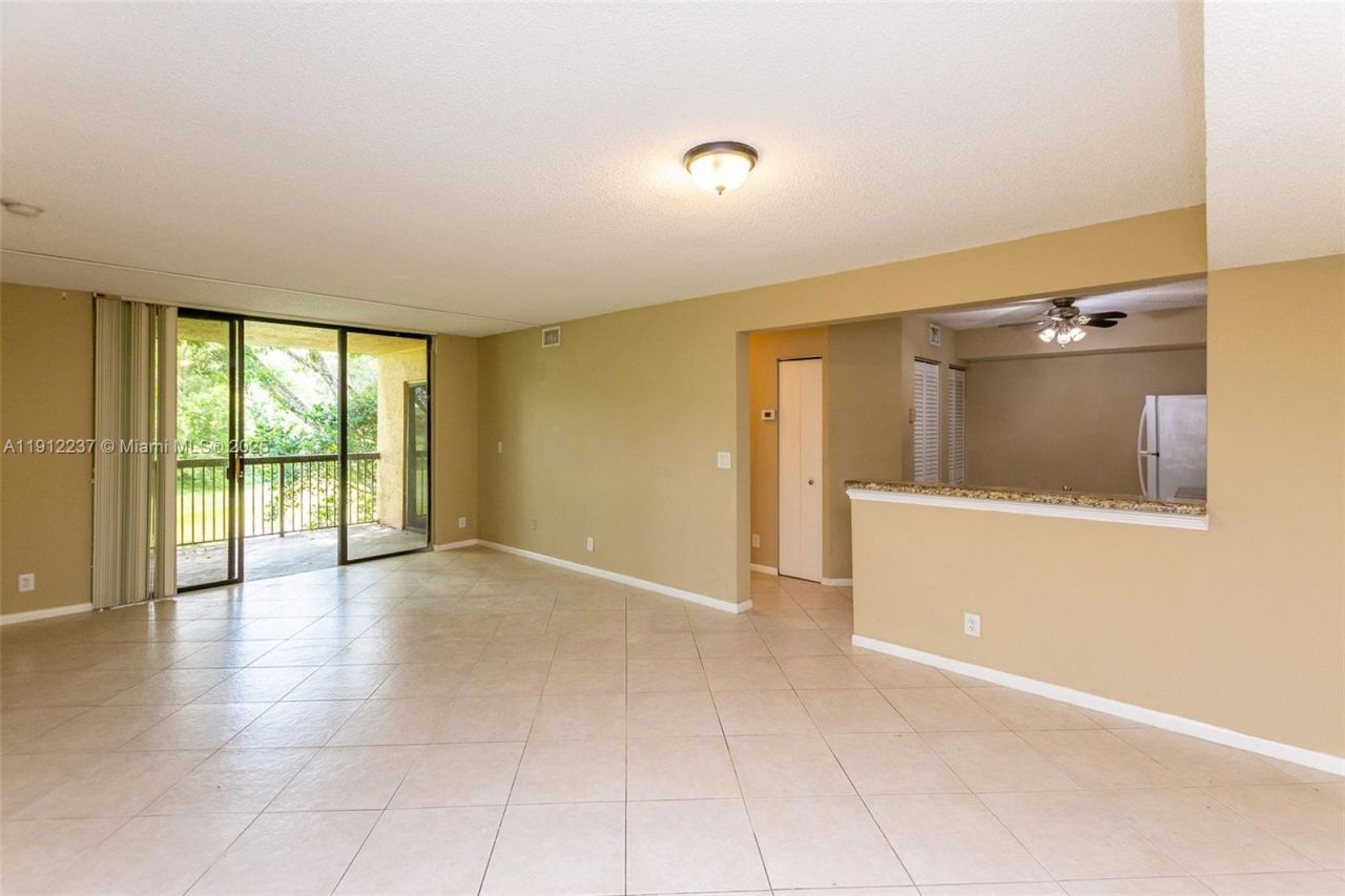 5721 Riverside Dr, Unit 202B5, Coral Springs, FL 33067 Photo