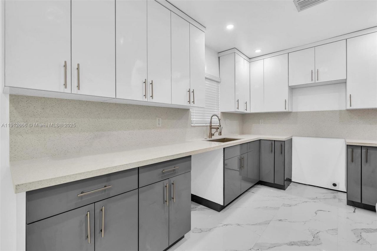 5850 NE 3rd Ave, Miami, FL 33137 Photo