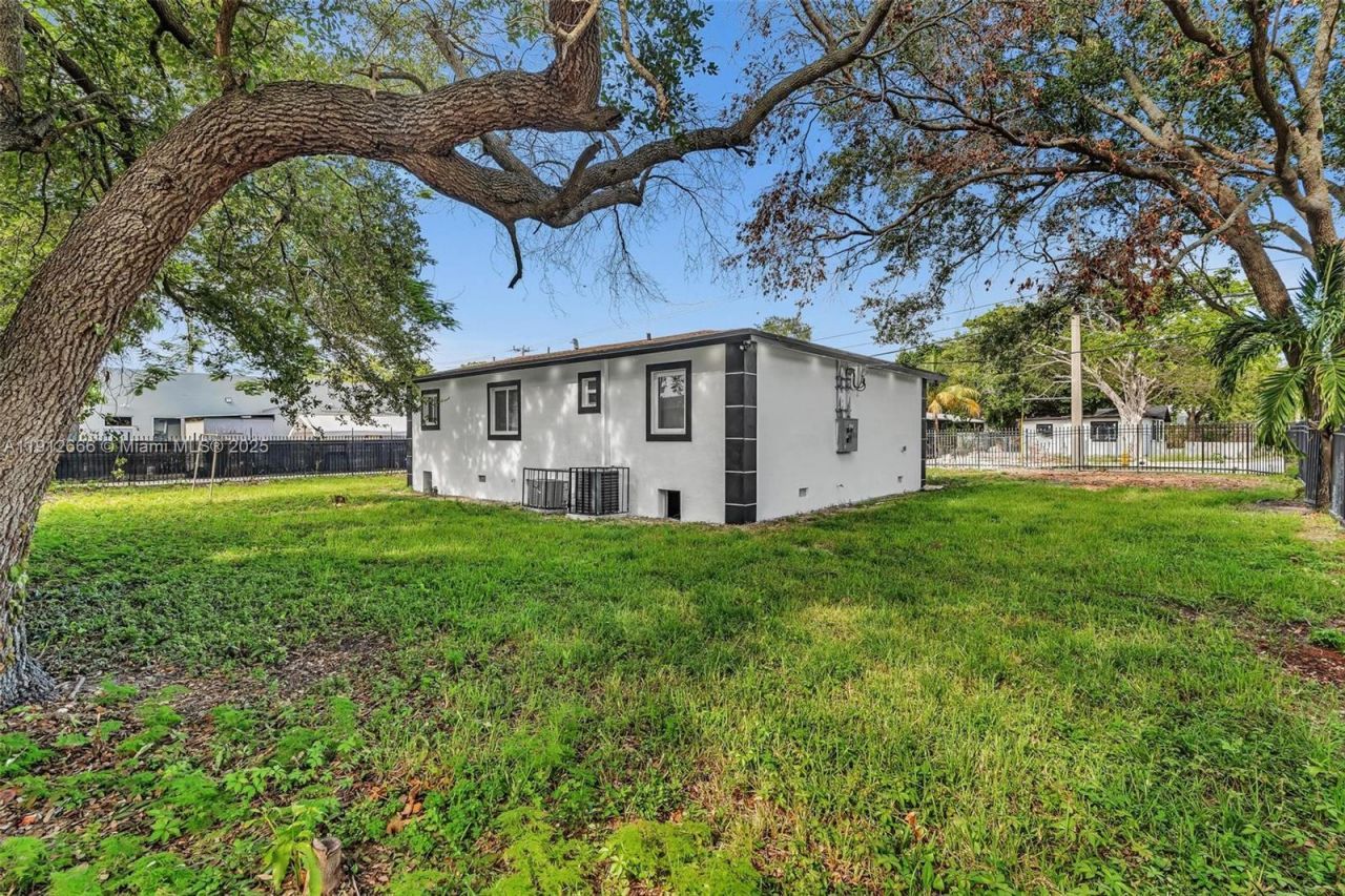 5850 NE 3rd Ave, Miami, FL 33137 Photo