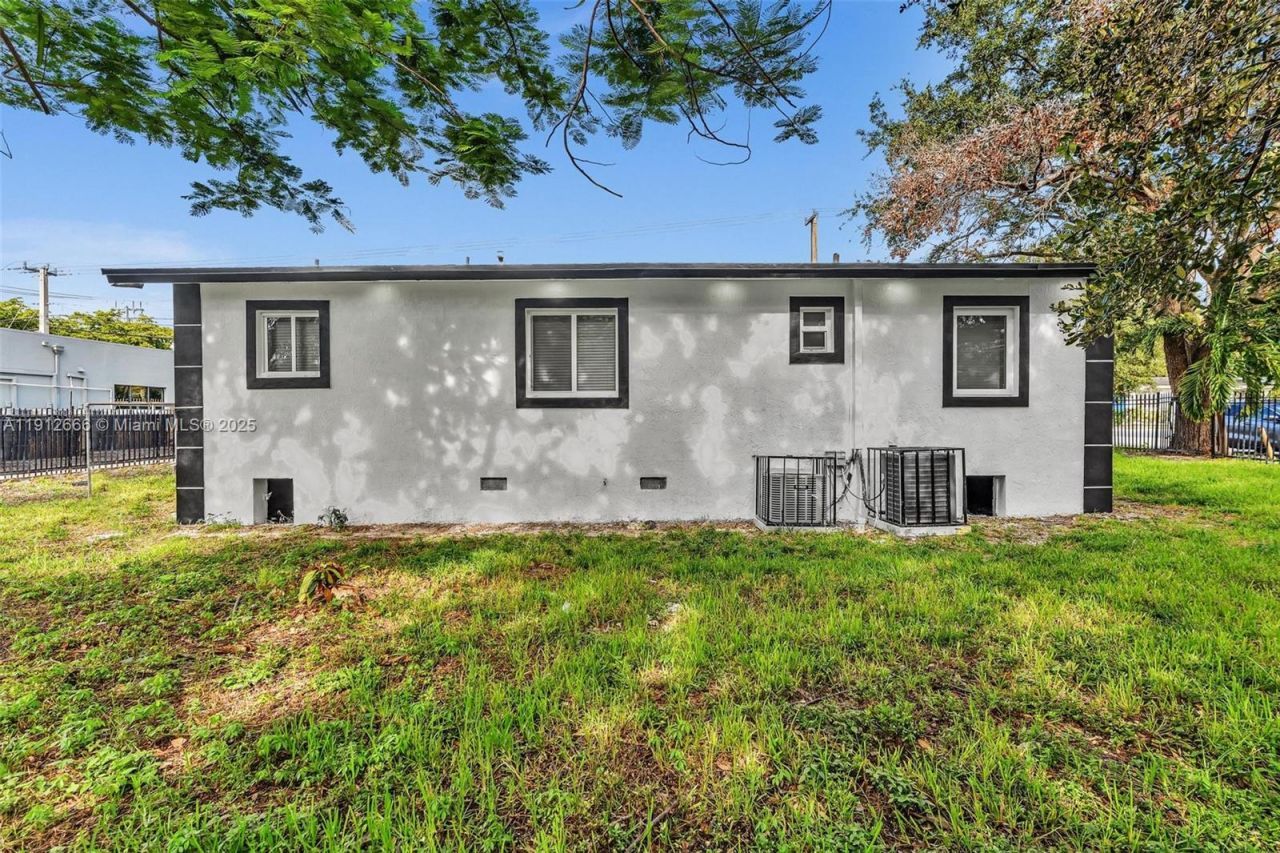 5850 NE 3rd Ave, Miami, FL 33137 Photo