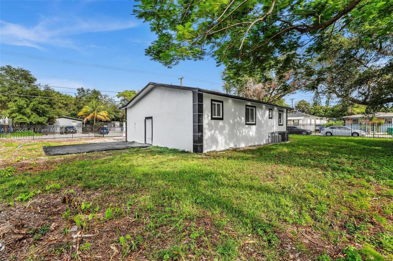 5850 NE 3rd Ave, Miami, FL 33137 Photo