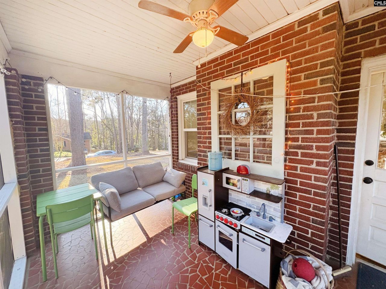 305 Summerlea Drive Photo 9