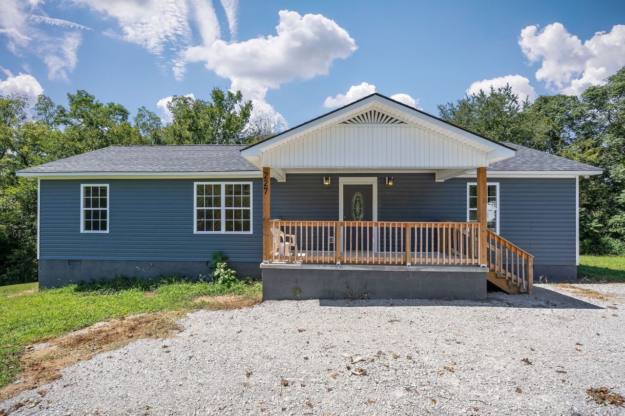 227 Oakwood St, Sparta, TN 38583 Main Photo