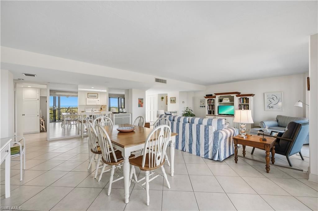 11 Bluebill Ave, Unit 404, Naples, FL 34108 Photo