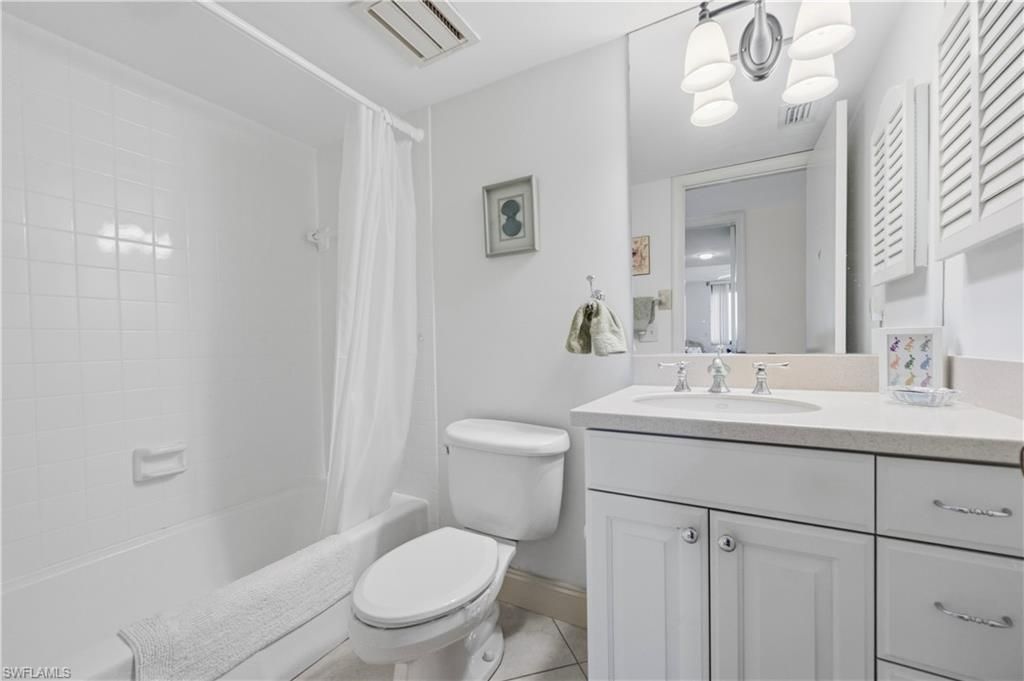 11 Bluebill Ave, Unit 404, Naples, FL 34108 Photo