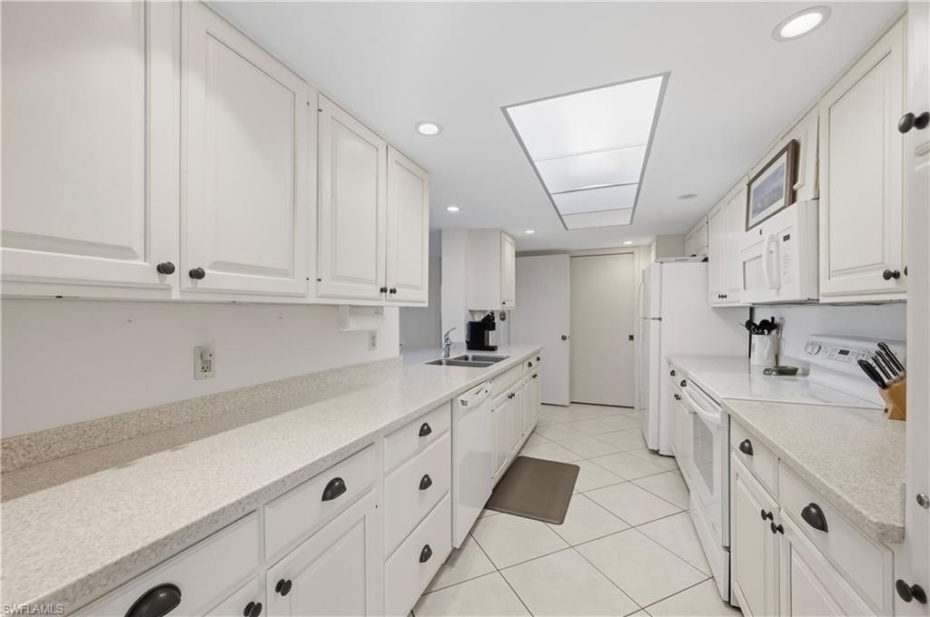 11 Bluebill Ave, Unit 404, Naples, FL 34108 Photo