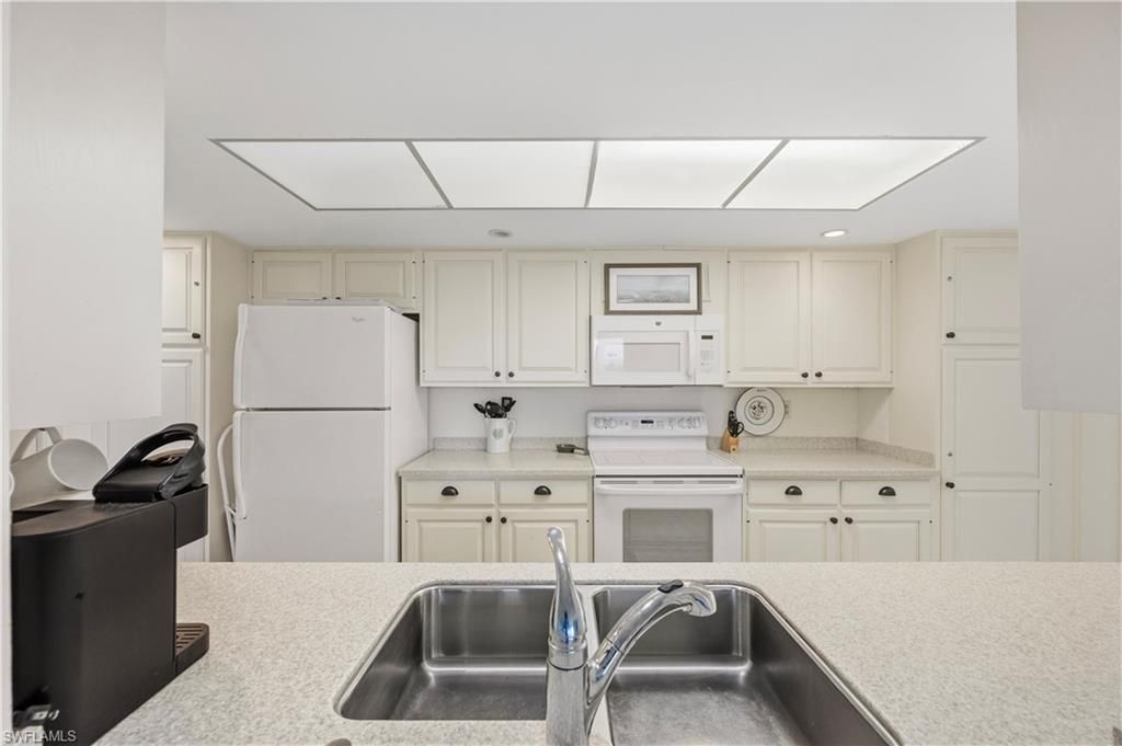 11 Bluebill Ave, Unit 404, Naples, FL 34108 Photo