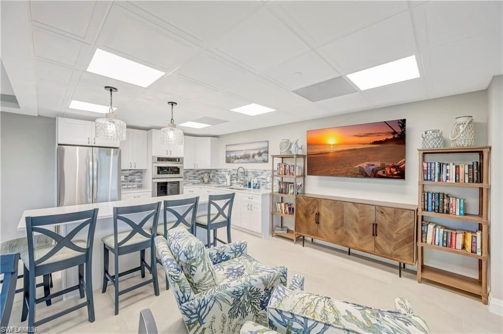 11 Bluebill Ave, Unit 404, Naples, FL 34108 Photo