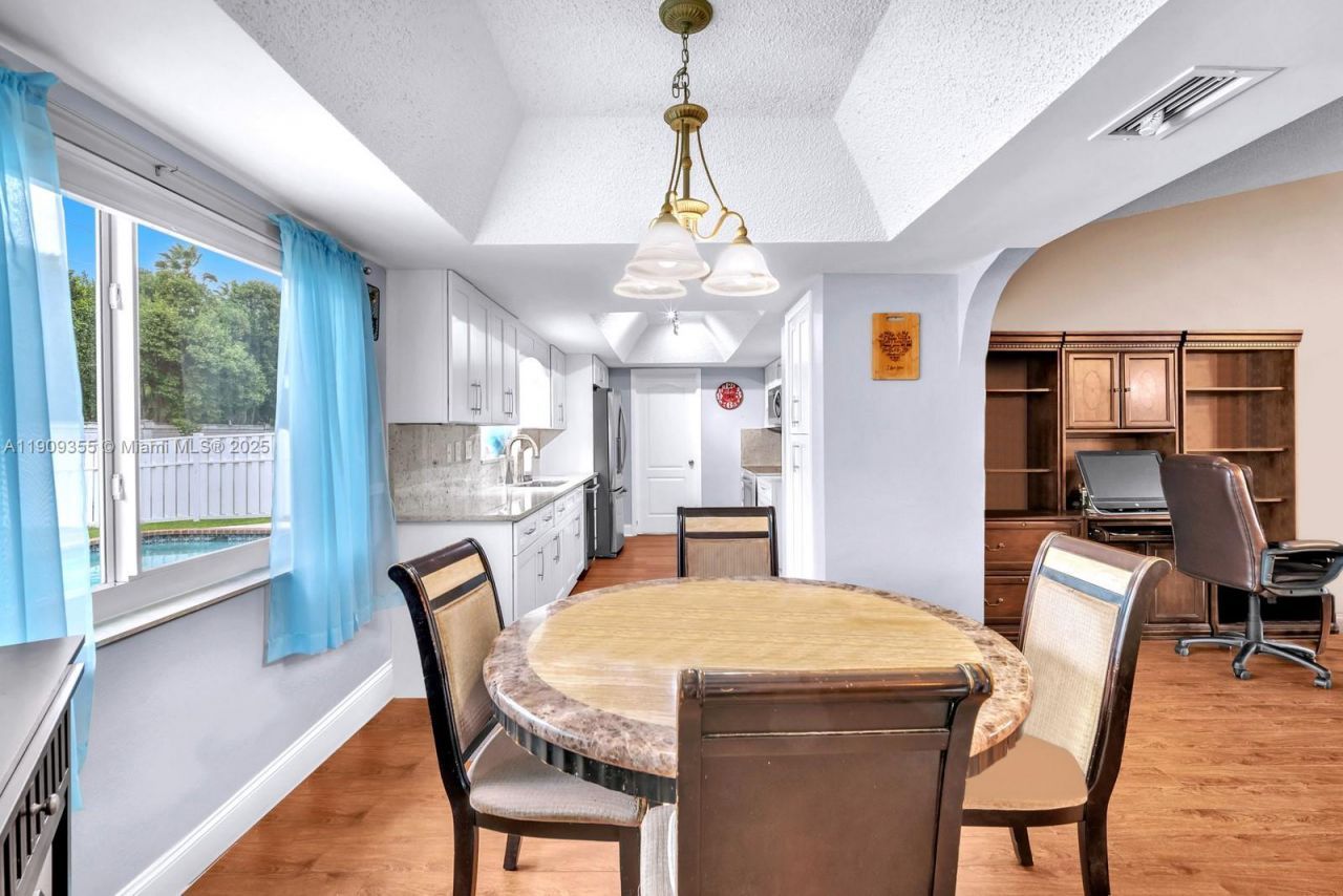 911 NW 135th Way, Sunrise, FL 33325 Photo