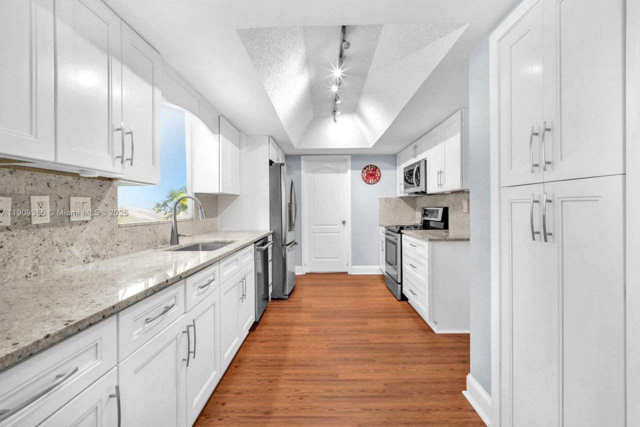 911 NW 135th Way, Sunrise, FL 33325 Photo