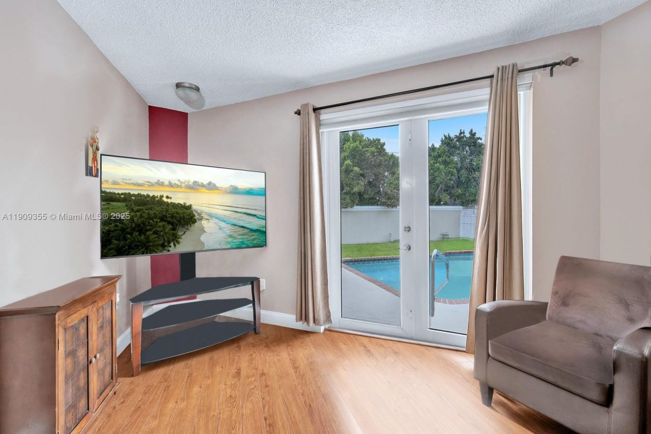 911 NW 135th Way, Sunrise, FL 33325 Photo