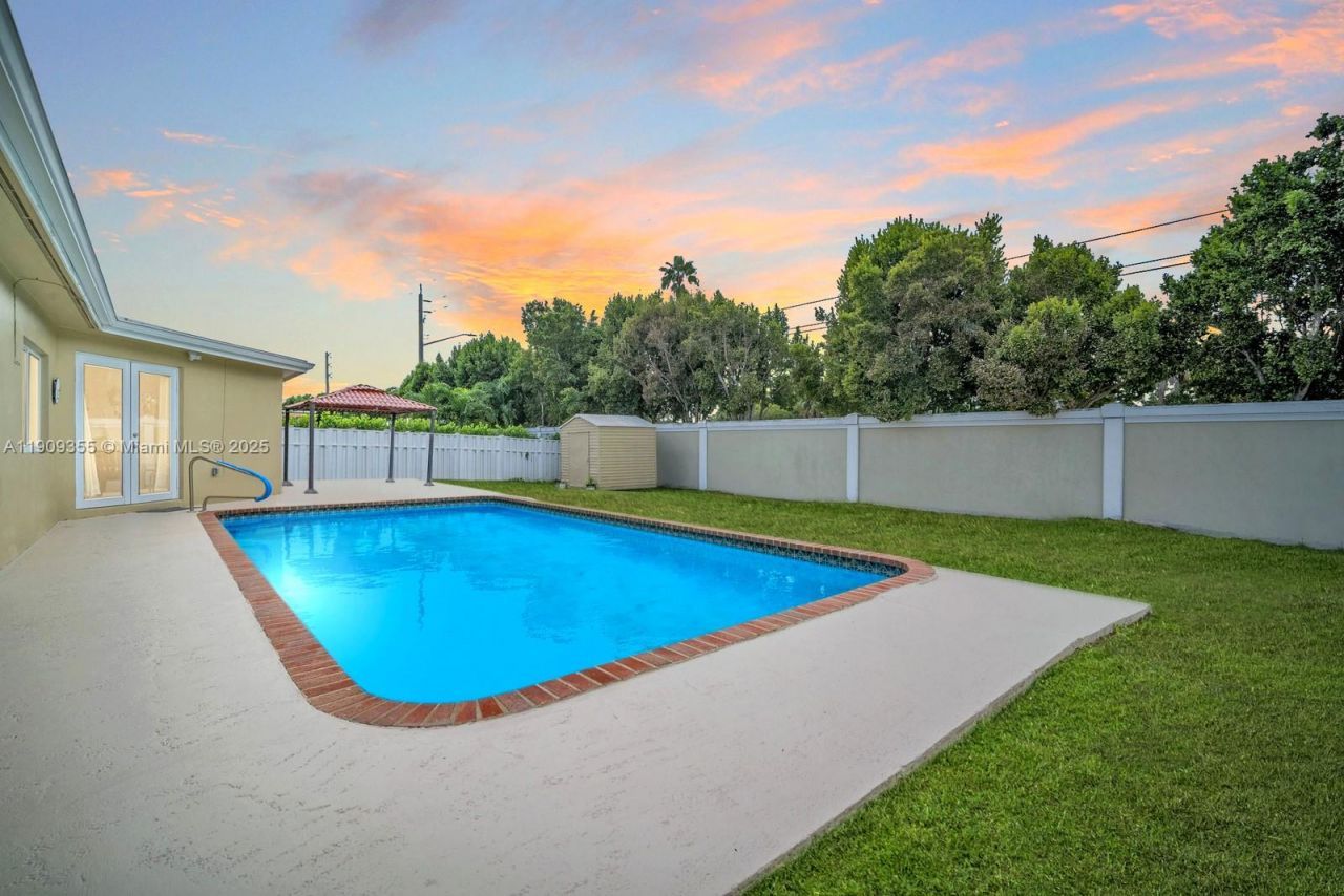 911 NW 135th Way, Sunrise, FL 33325 Photo