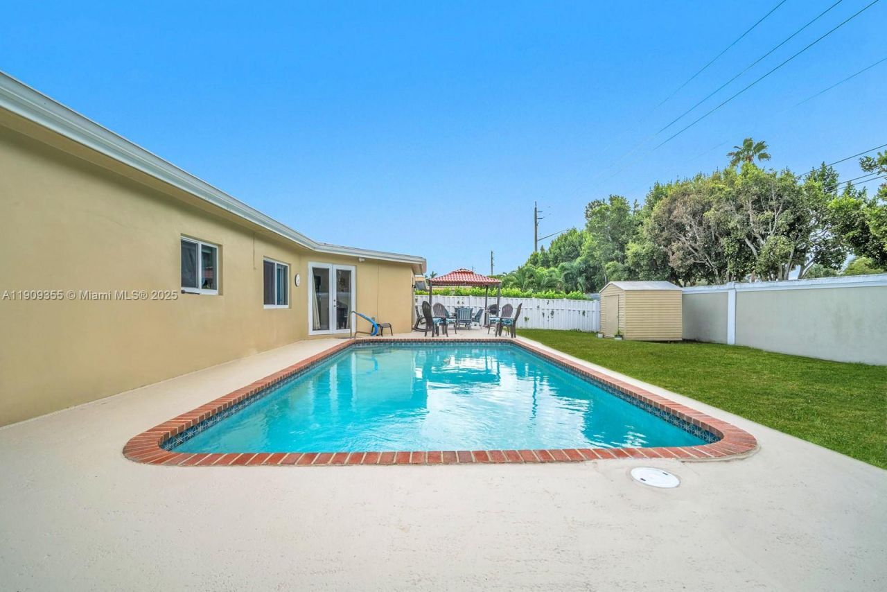 911 NW 135th Way, Sunrise, FL 33325 Photo