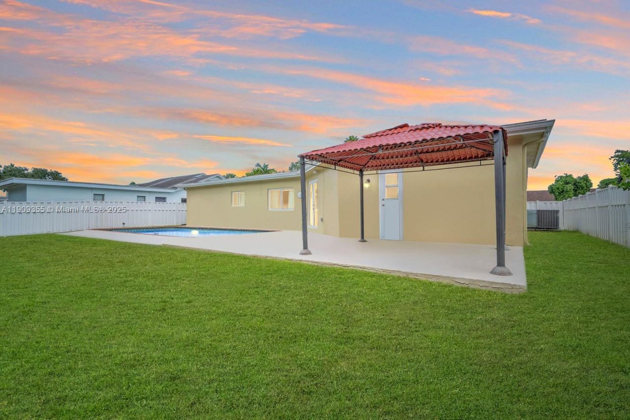 911 NW 135th Way, Sunrise, FL 33325 Photo