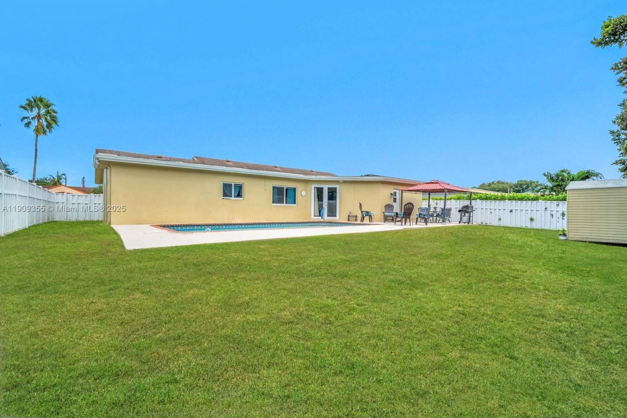 911 NW 135th Way, Sunrise, FL 33325 Photo