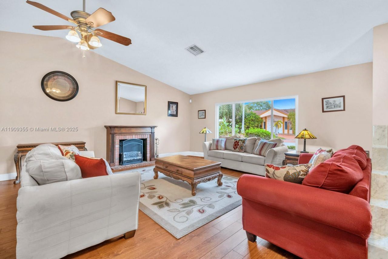 911 NW 135th Way, Sunrise, FL 33325 Photo