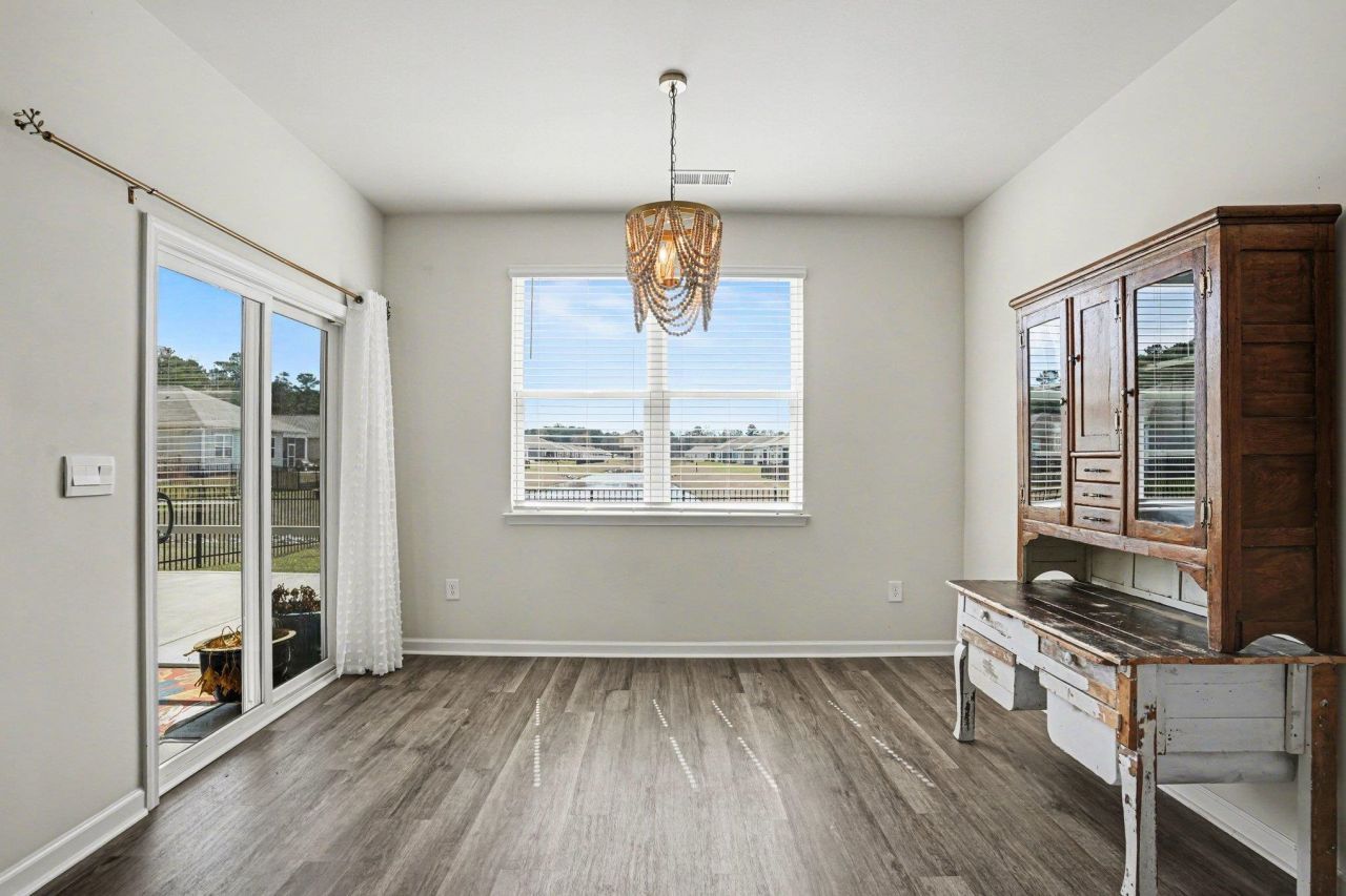 409 Samara Dr. Photo 11