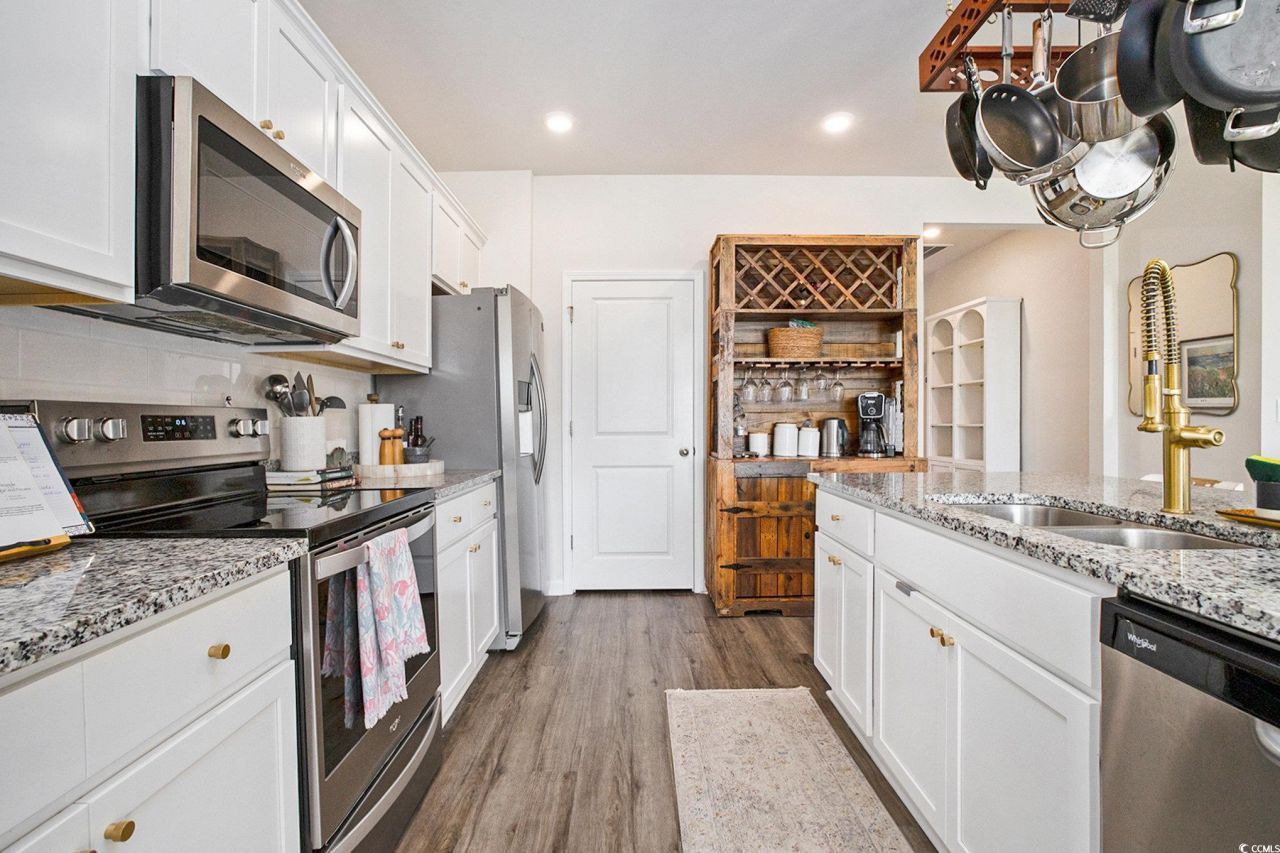 409 Samara Dr. Photo 12