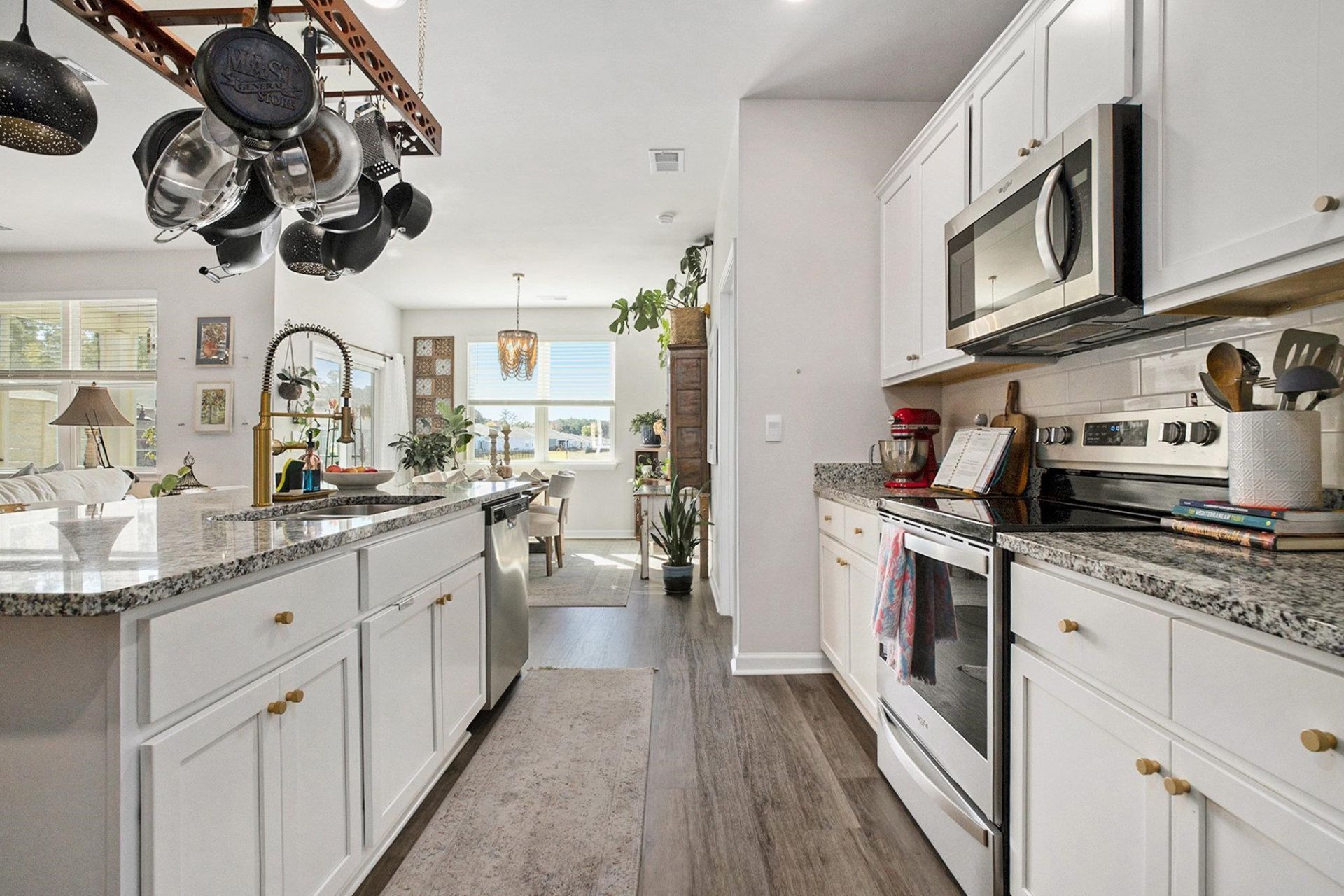 409 Samara Dr. Photo 13