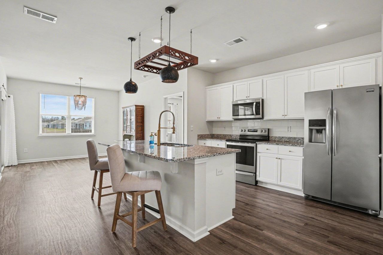 409 Samara Dr. Photo 13