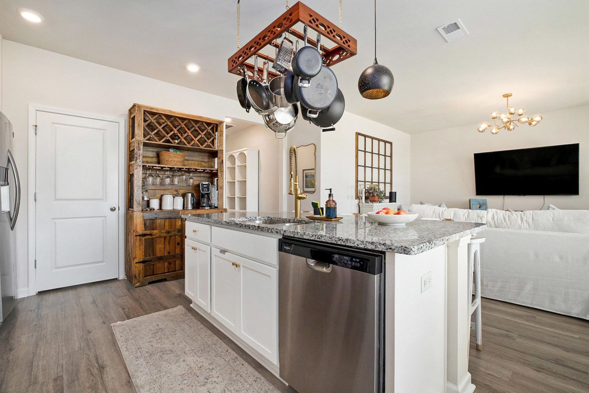 409 Samara Dr. Photo 15