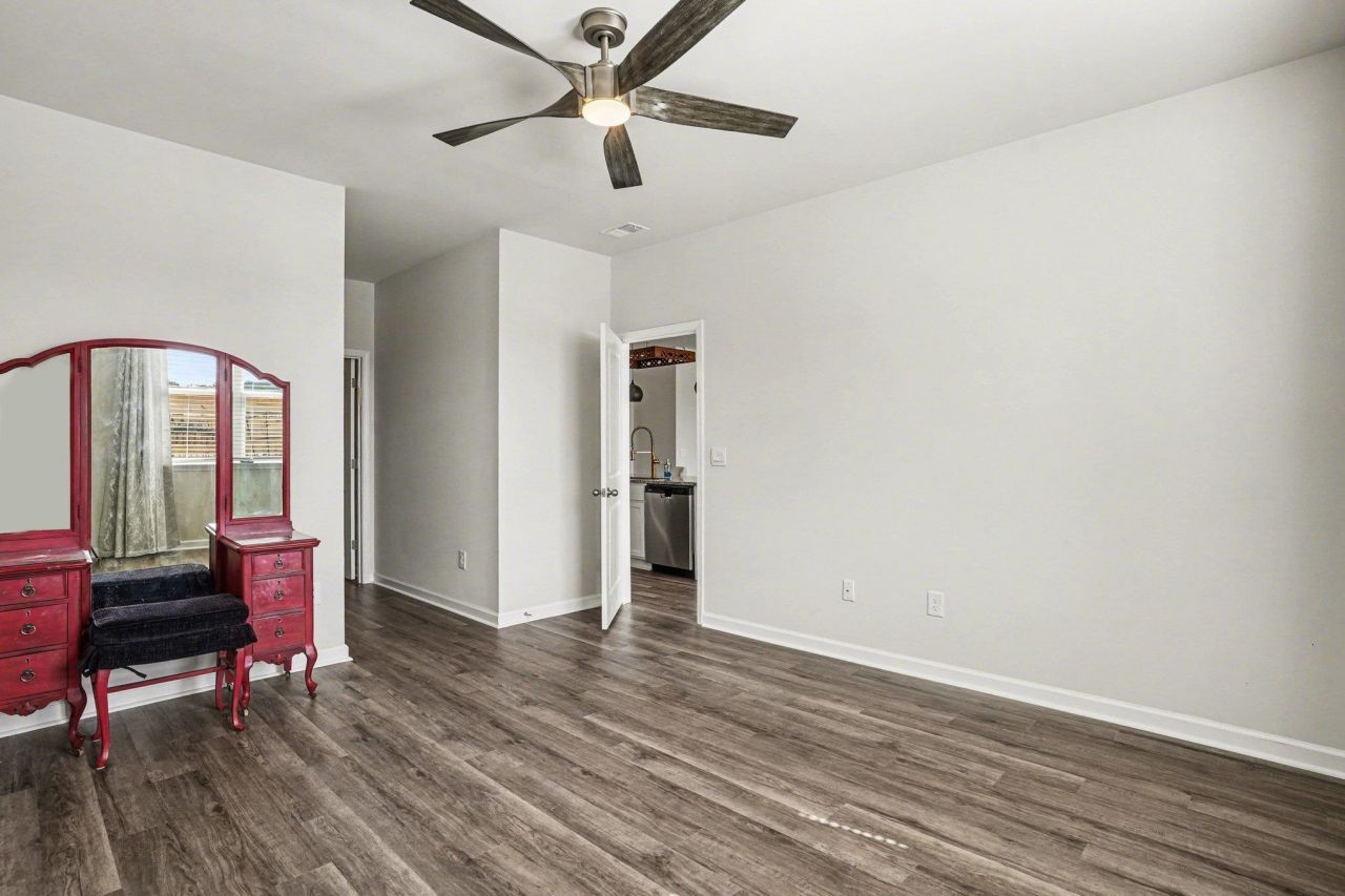 409 Samara Dr. Photo 17