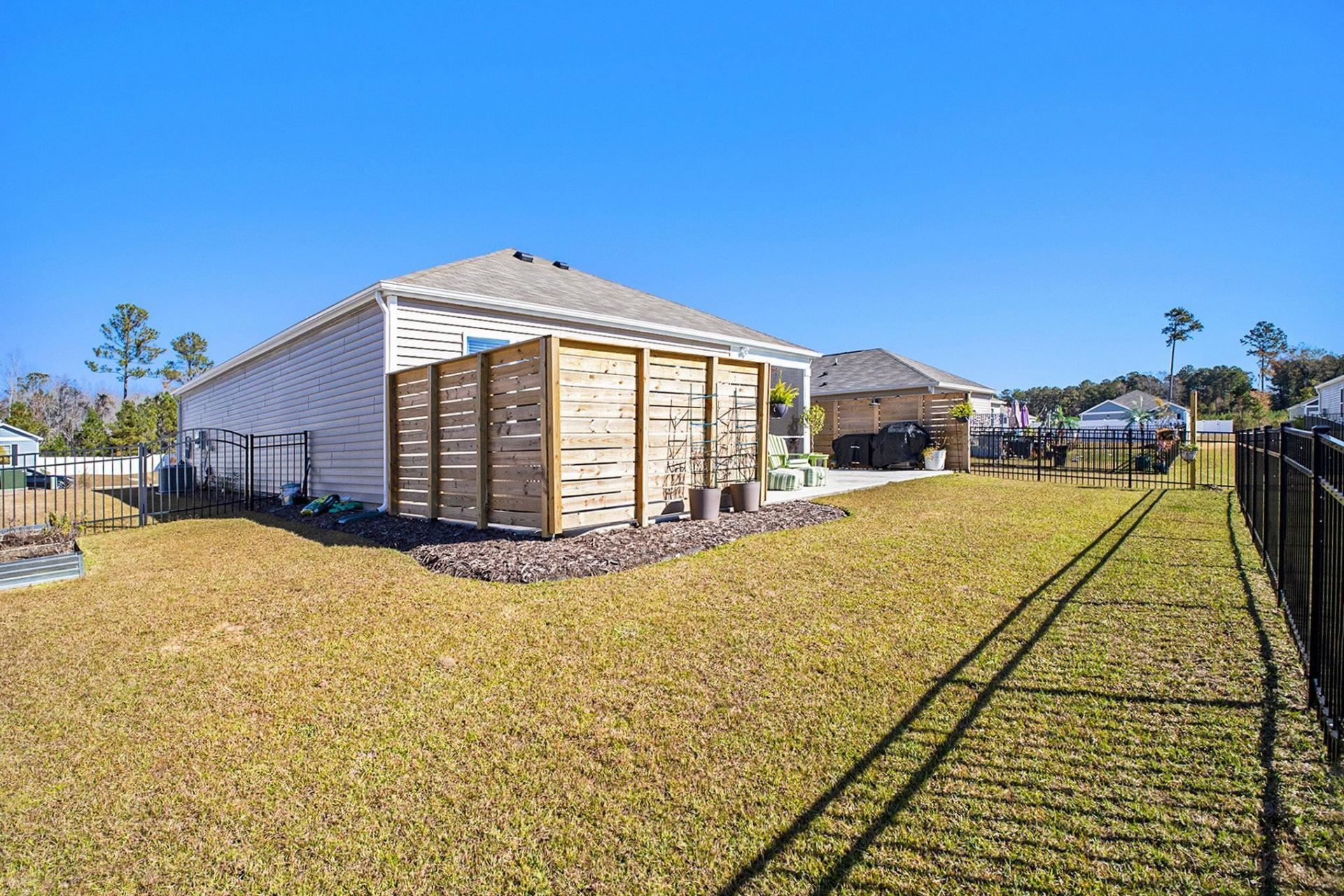 409 Samara Dr. Photo 32