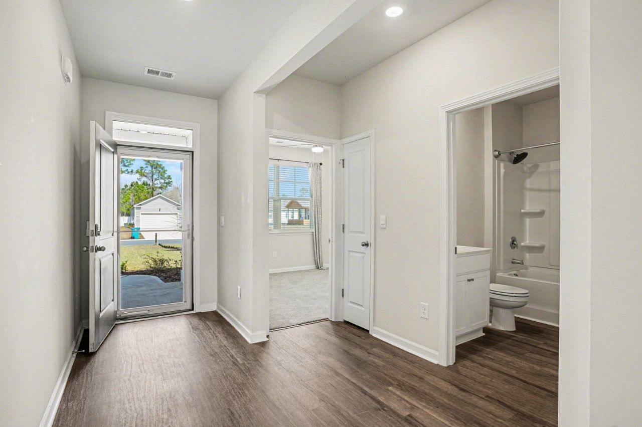 409 Samara Dr. Photo 7