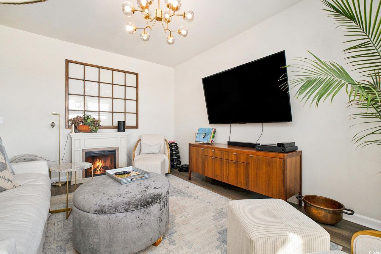 409 Samara Dr. Photo 9