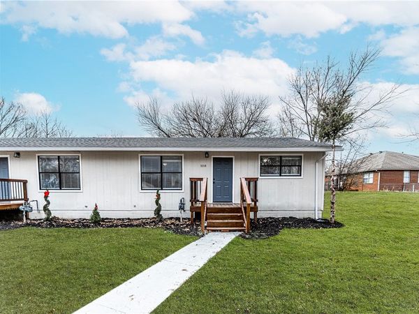 1014 N Hico Street, Unit B, Siloam Springs, AR 72761