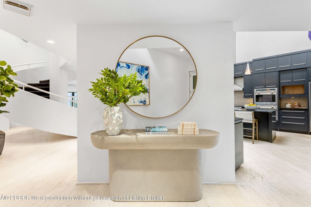 2 Sloans Curve Drive, Unit ., Palm Beach, FL 33480 Photo