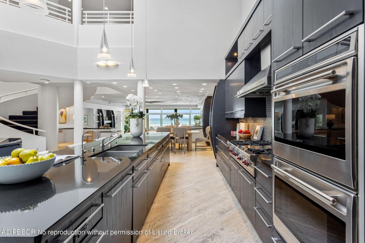 2 Sloans Curve Drive, Unit ., Palm Beach, FL 33480 Photo